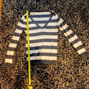 Jersey stripes gray / white. Size M. Long sleeves